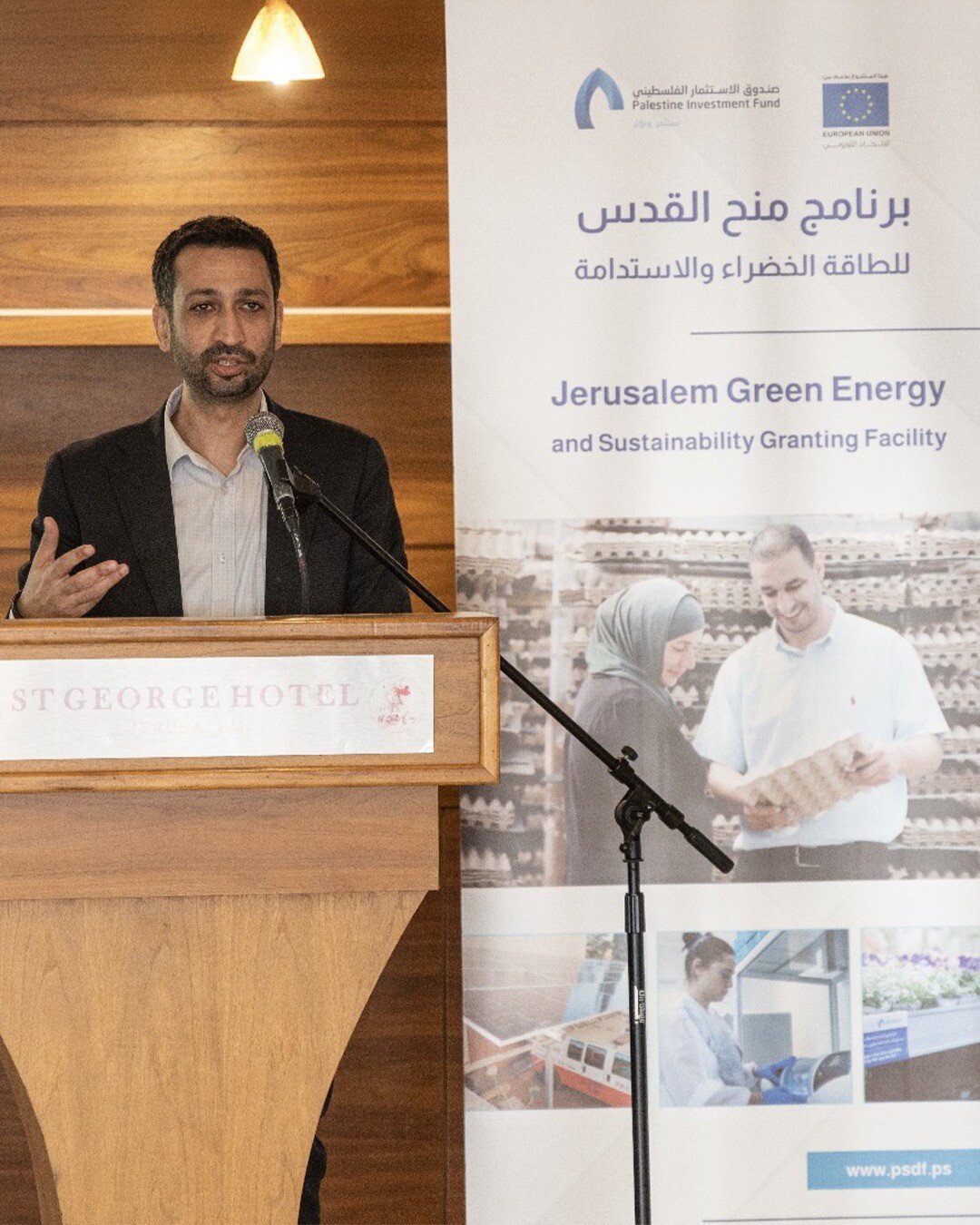A speaker at the podium during the Jerusalem Green Energy and Sustainability closing ceremony